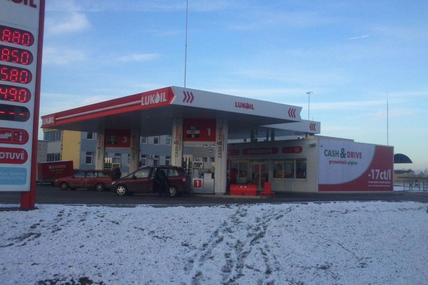 „Lukoil Baltija“ plečia degalinių „Cash & Drive“ tinklą.