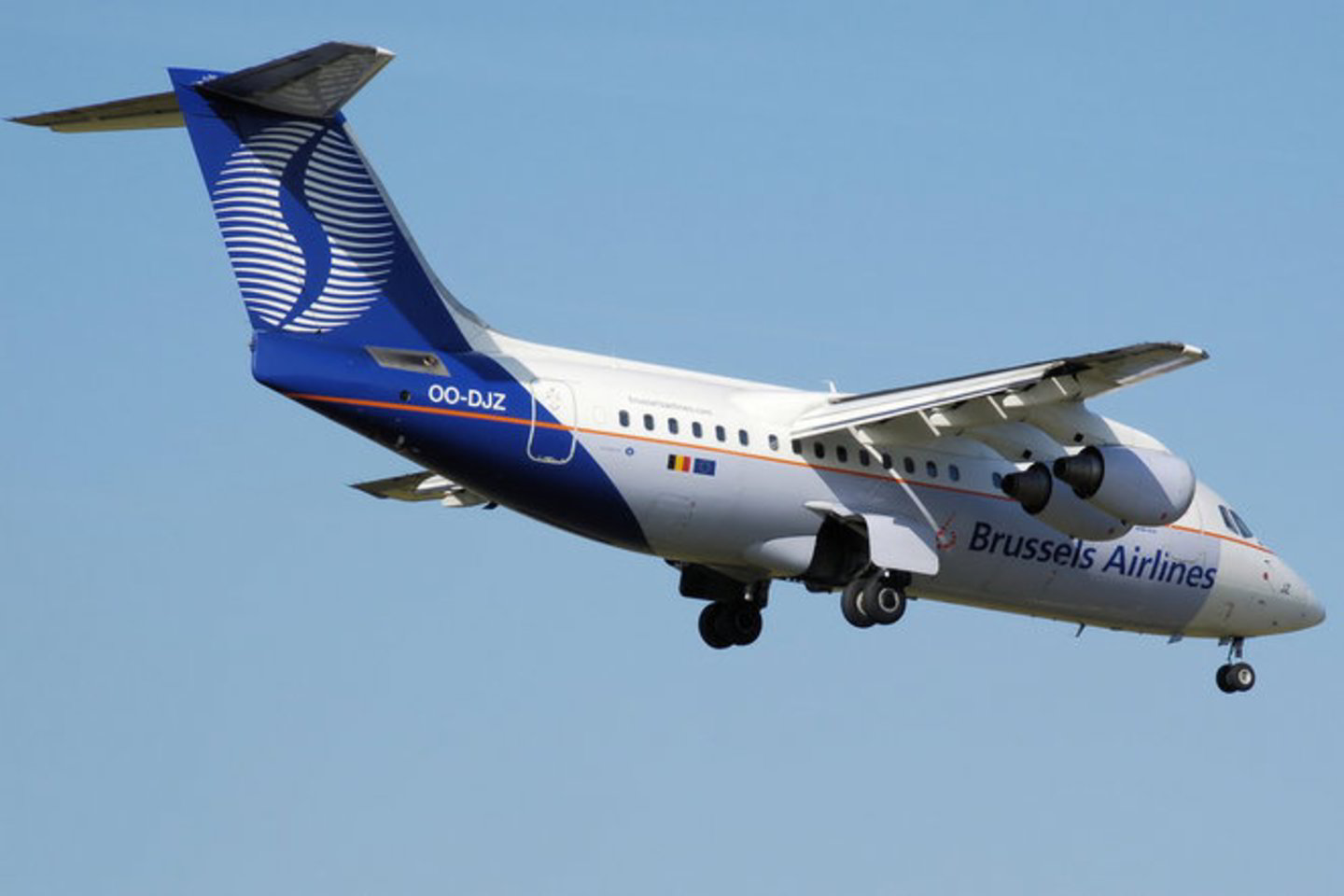 Milijonas eurų. Tiek iš Lietuvos, kuri kitais metais pirmininkaus ES Tarybai, reikalauja Belgijos oro bendrovė „Brussels Airlines”.