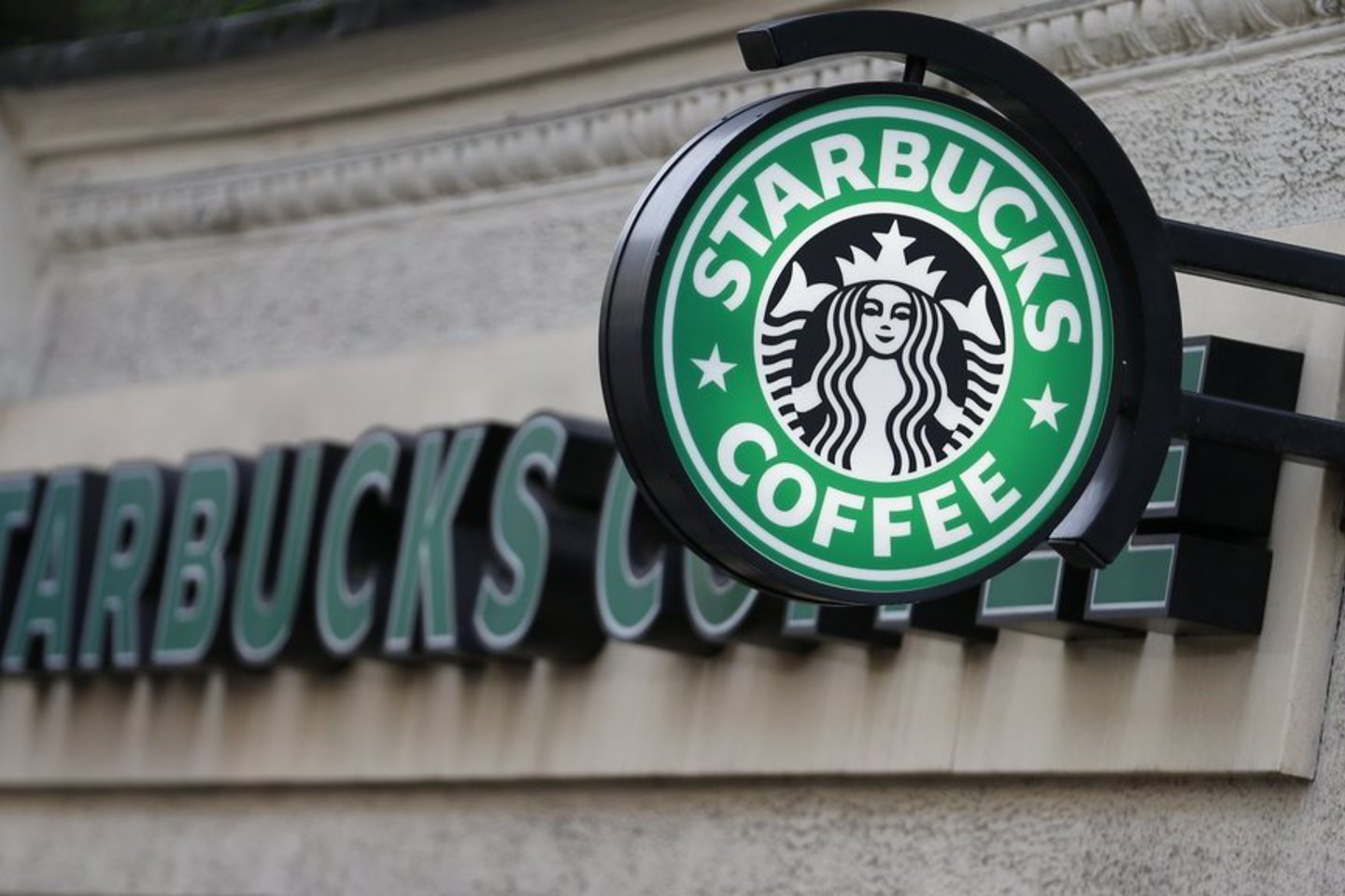 „Starbucks“ apie apmokestinamą pelną Britanijoje pranešė tik kartą per 15 metų, o dažnai tinklo veikla buvo nuostolinga.