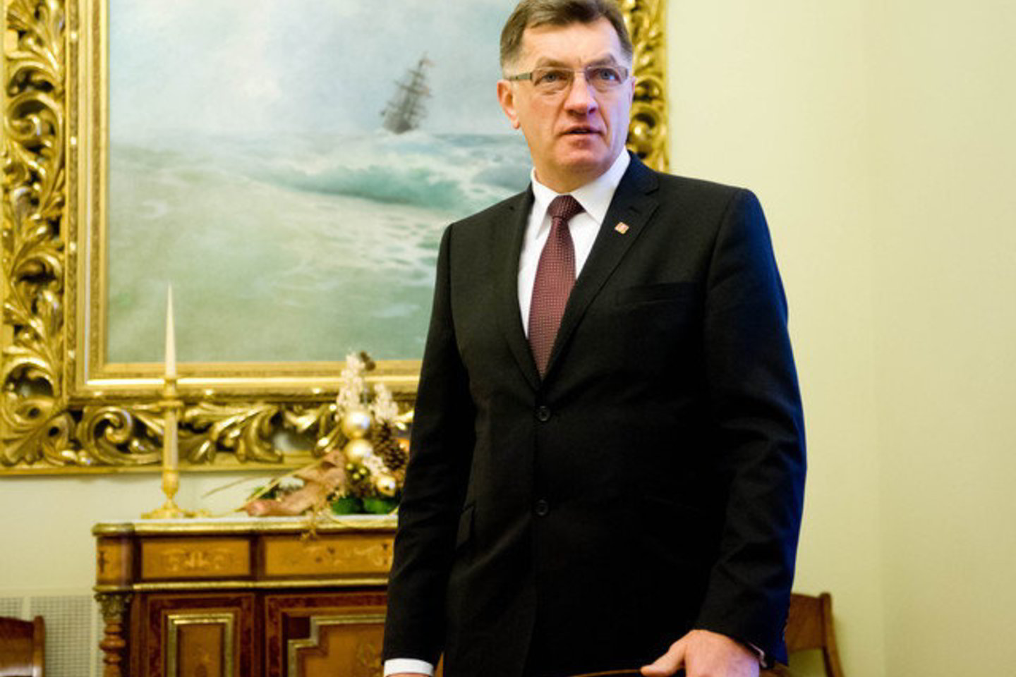 Paskirtojo Premjero nuomone, likdamas gyventi savo bute, jis sutaupytų ir mokesčių mokėtojų lėšų.