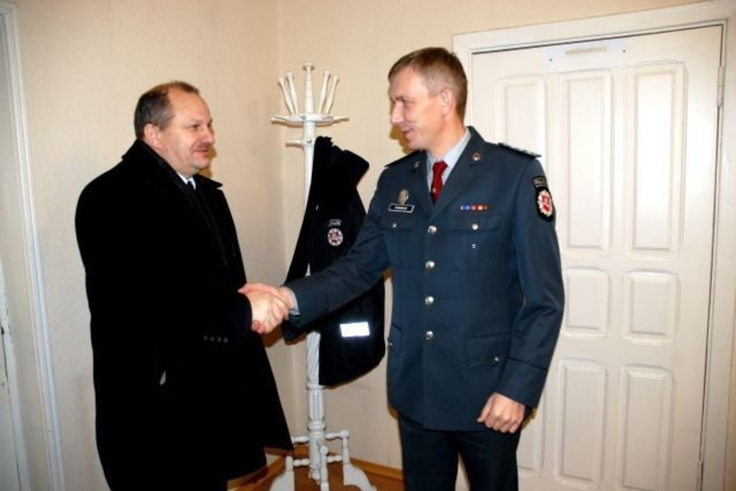 Šilutės policijos komisariate K. Komskis su jų vadovais R. Rudminu bendravo už uždarų durų.