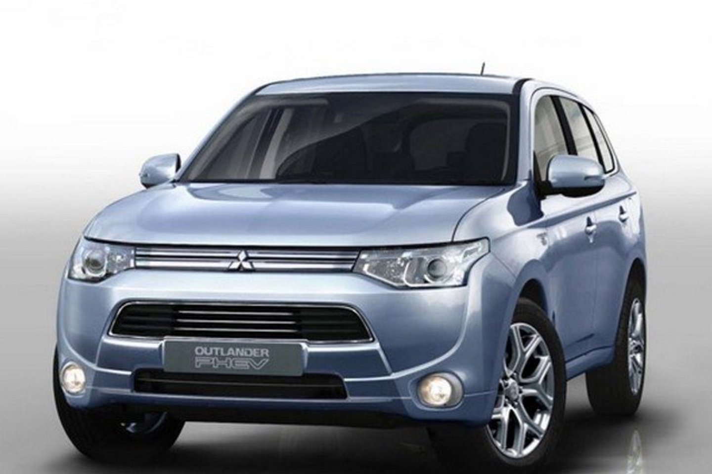 „Outlander PHEV“ yra vadinamasis „plug-in“ hibridas, kuriam 2 litrų darbinio tūrio vidaus degimo variklis reikalingas tik kaip pagalbinė jėgainė akumuliatoriams įkrauti, smarkiai pagreitėjant ir važiuojant ekstremalesniais režimais.
