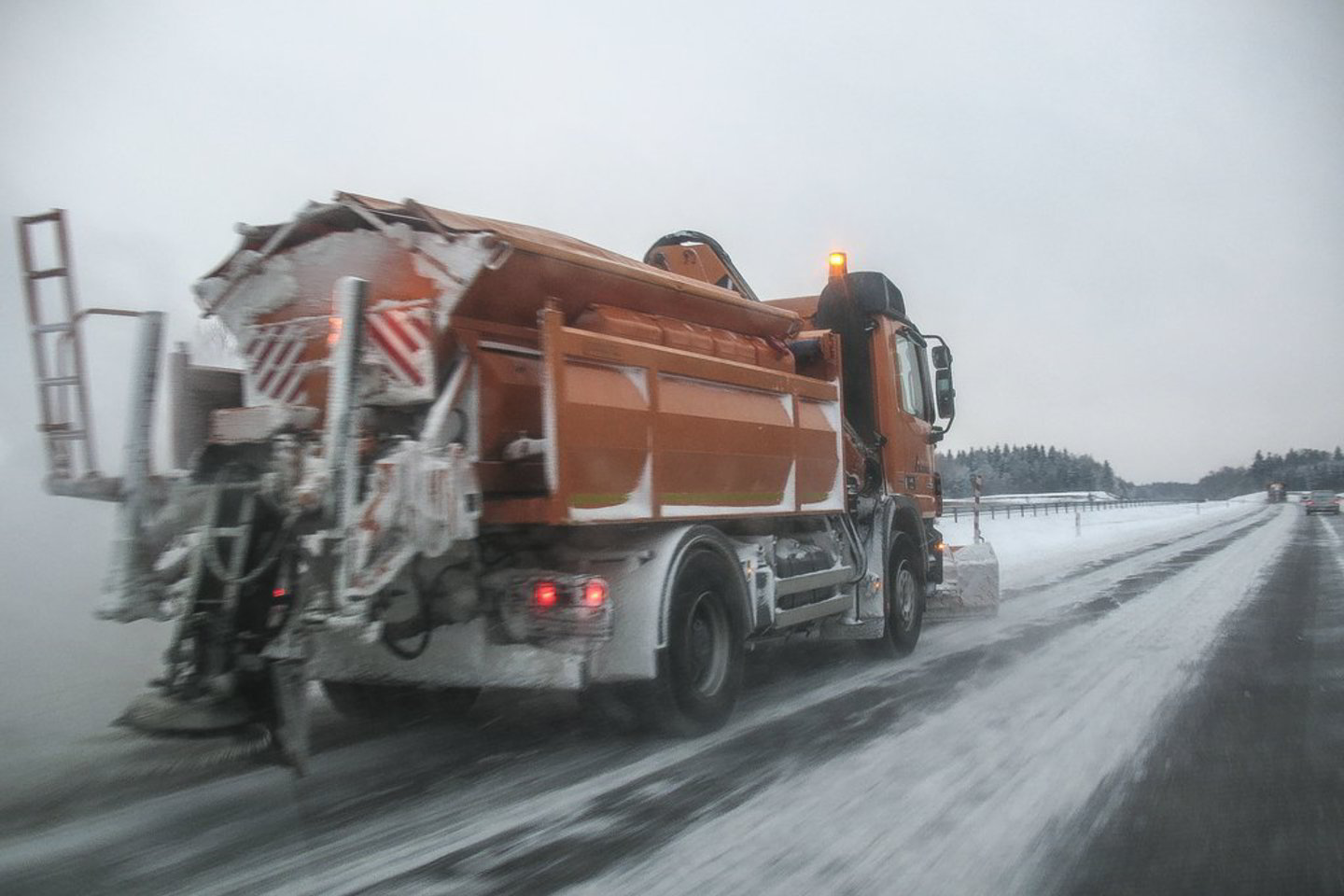 Eismo sąlygos vis dar lieka sudėtingos.