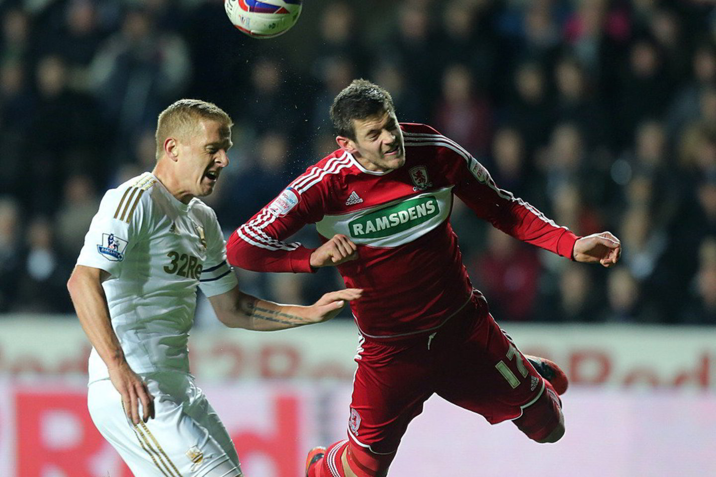 Trečiuoju Anglijos futbolo lygos taurės (FA League Cup) turnyro pusfinalio dalyviu tapo „Swansea City“ (balti marškinėliai) klubas.