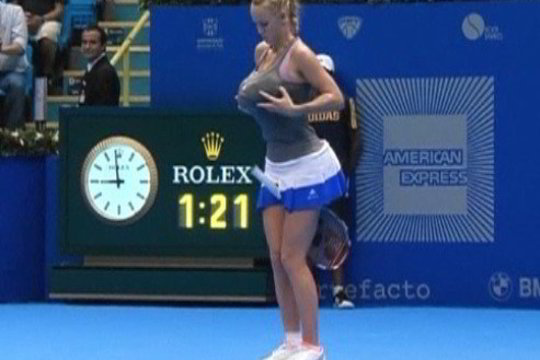 Tenisininkė C. Wozniacki kolegę S. Williams parodijavo už marškinėlių ir sijono prisigrūdusi rankšluosčių