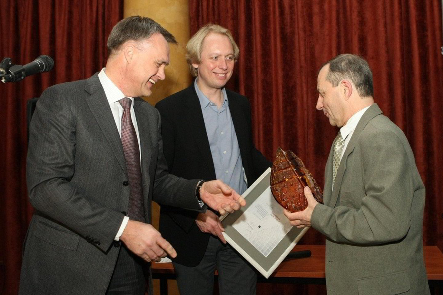 S. Valiulio premija įteikta S. Žvirgždui.