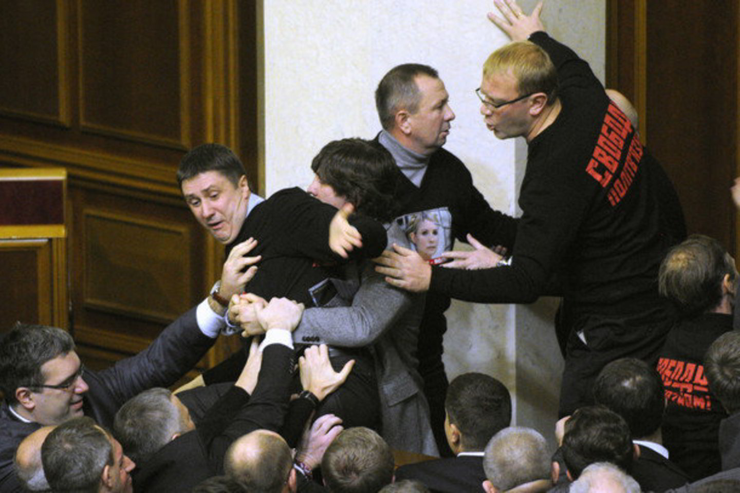 Opozicija bandė sutrikdyti balsavimą dėl ministro pirmininko V. Janukovyčiaus sąjungininko M. Azarovo paskyrimo premjeru.