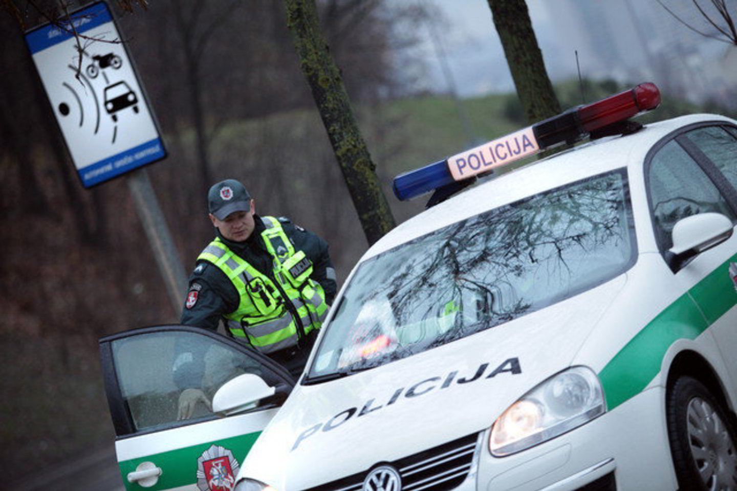 Pėsčiąjį partrenkęs automobilis paspruko, tačiau ikiteisminį tyrimą pradėję pareigūnai sugebėjo dar tą pačią naktį rasti ir įtariamąjį, ir aplamdytą mašiną.