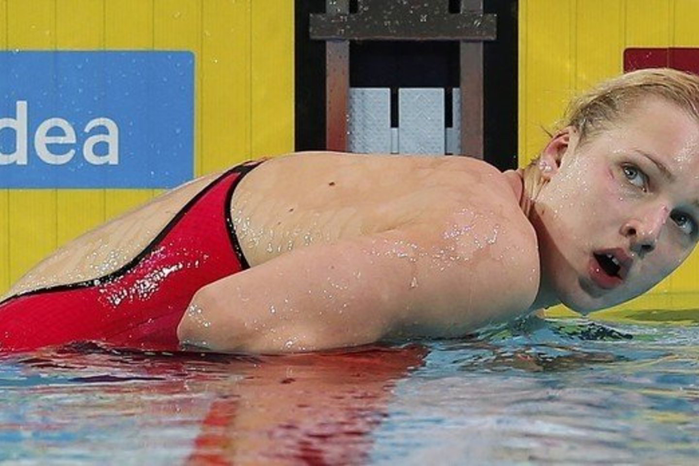R. Meilutytė ir po apdovanojimų išliko kukli.