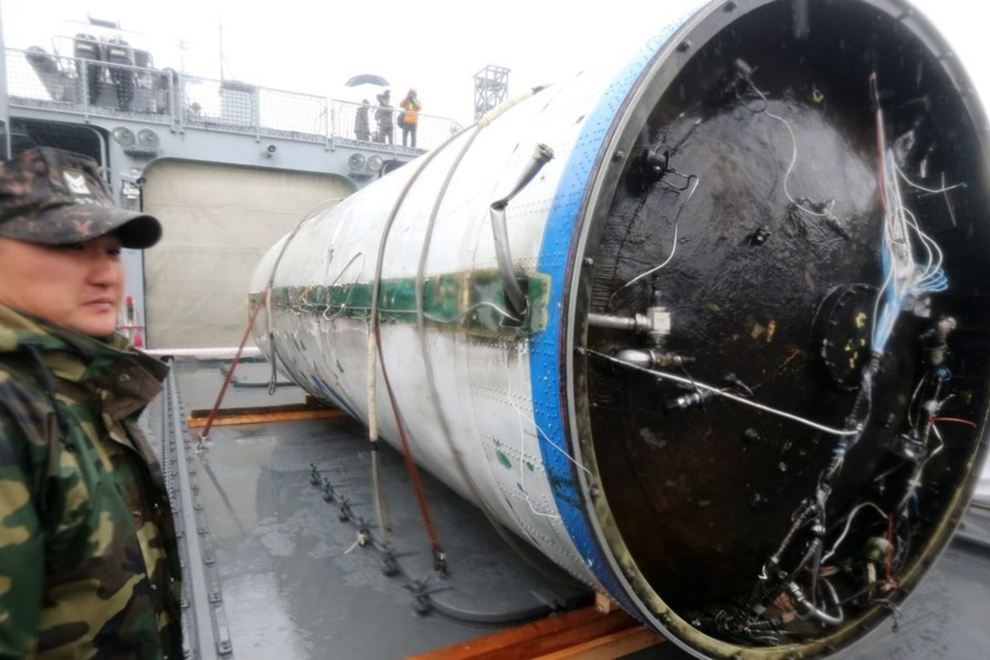 Pietų Korėja ištraukė iš jūros trečiadienį Pchenjano paleistos raketos nuolaužas.