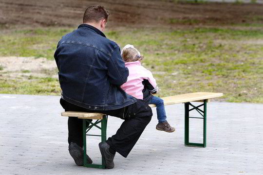 KT: tėvystės pašalpa irgi turi būti apmokestinama (papildyta)