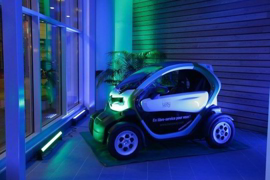 „Renault“ pristato dalijimosi „Twizzy“ automobiliais programą