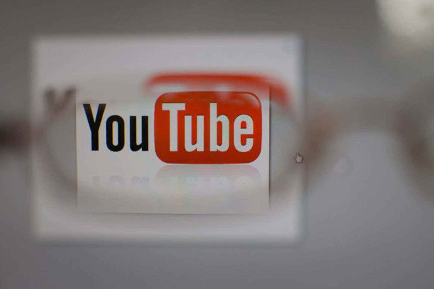 Su įdiegta paslauga galima per televizorių žiūrėti ir „YouTube“ klipus, naudotis kitomis interaktyviomis galimybėmis.