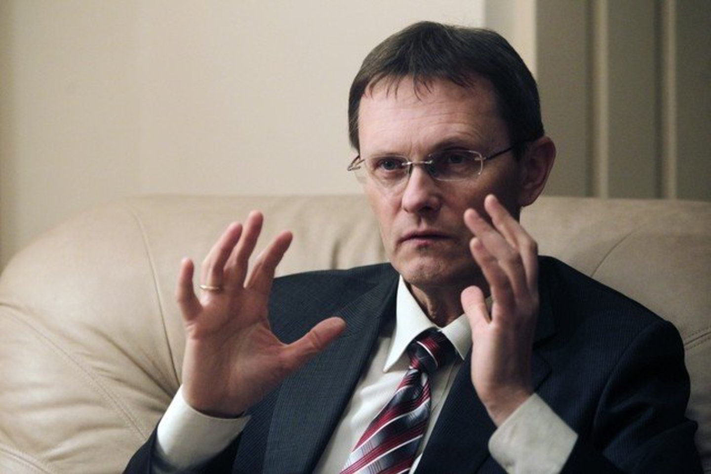 Premjero poziciją palaiko ir Latvijos finansų ministras Andris Vilks, kuris antradienį sakė, kad Latvija prašymą įstoti į euro zoną pateiks jau ateinančių metų vasarį.