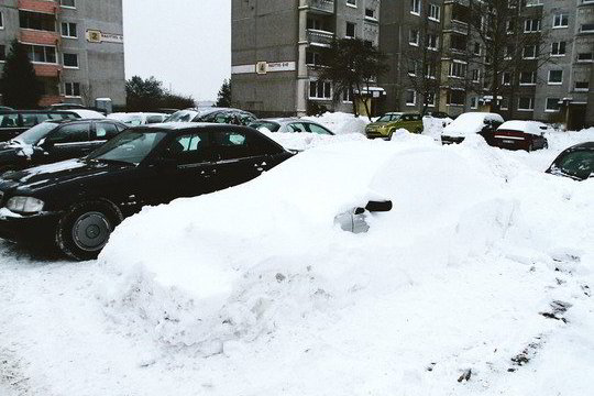 Į kovą su sniegu - po kunigo pamokslo