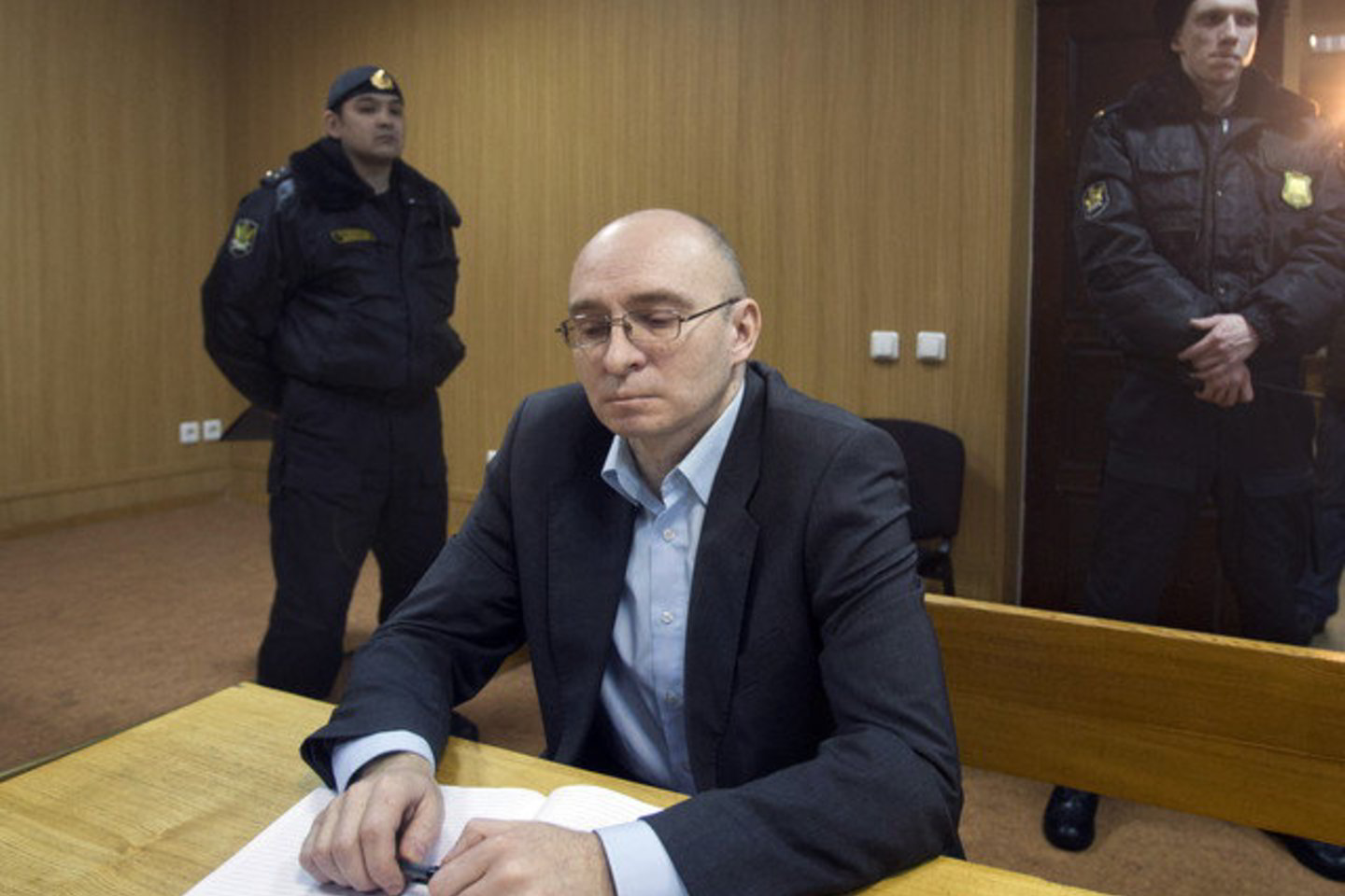 Tverės apylinkės teismas Maskvoje pripažino Butyrkų kalėjimo, kuriame buvo laikomas S. Magnickis, buvusį viršininko pavaduotoją D. Kratovą nekaltu.