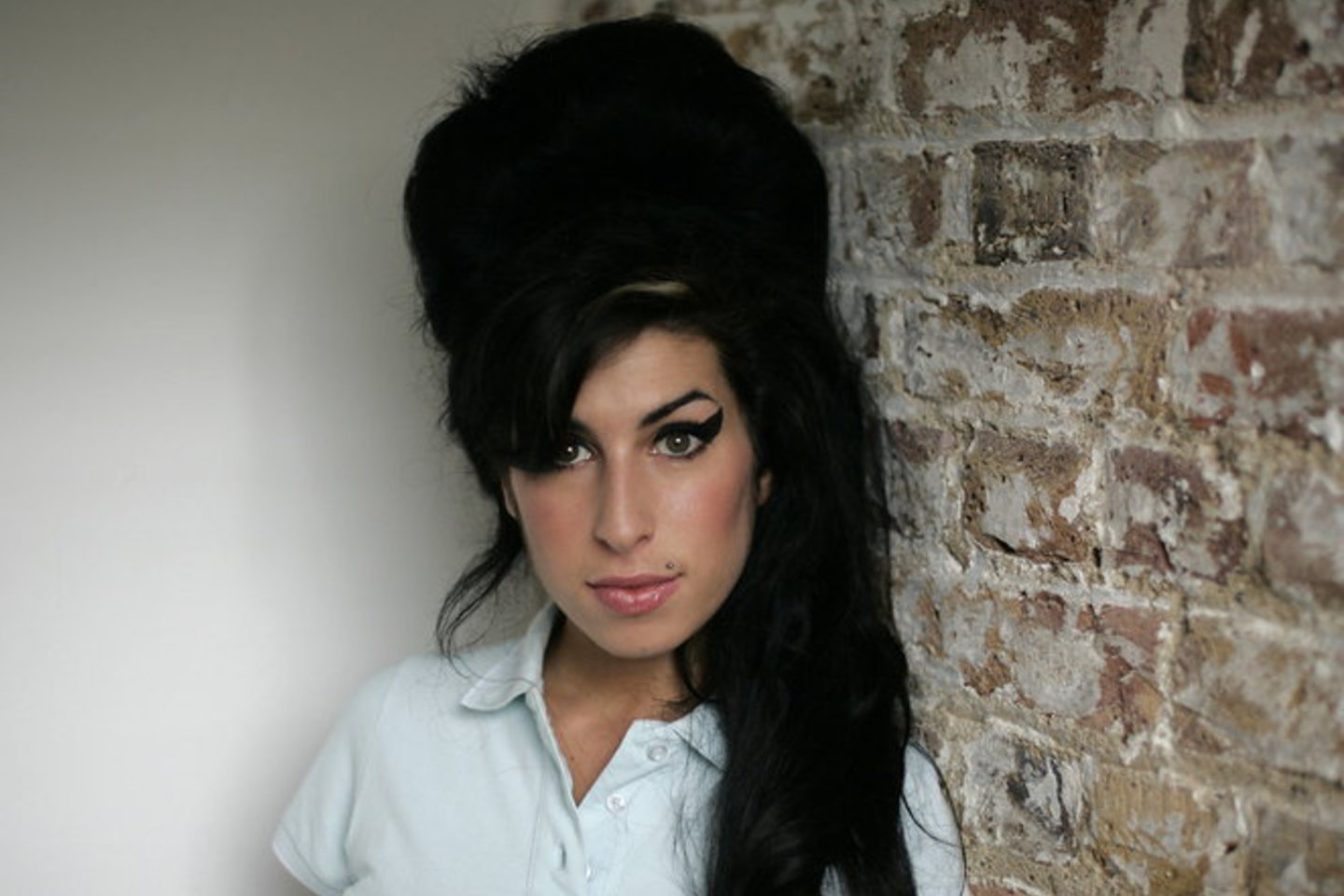 A. Winehouse mirė 2011 metų liepą apsinuodijusi alkoholiu.