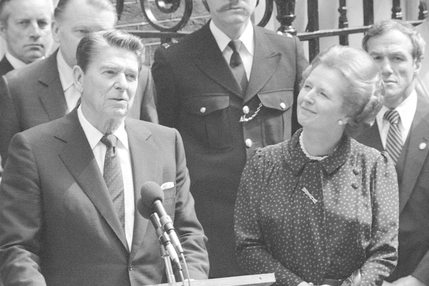 M. Thatcher su JAV prezidentu R. Reaganu.