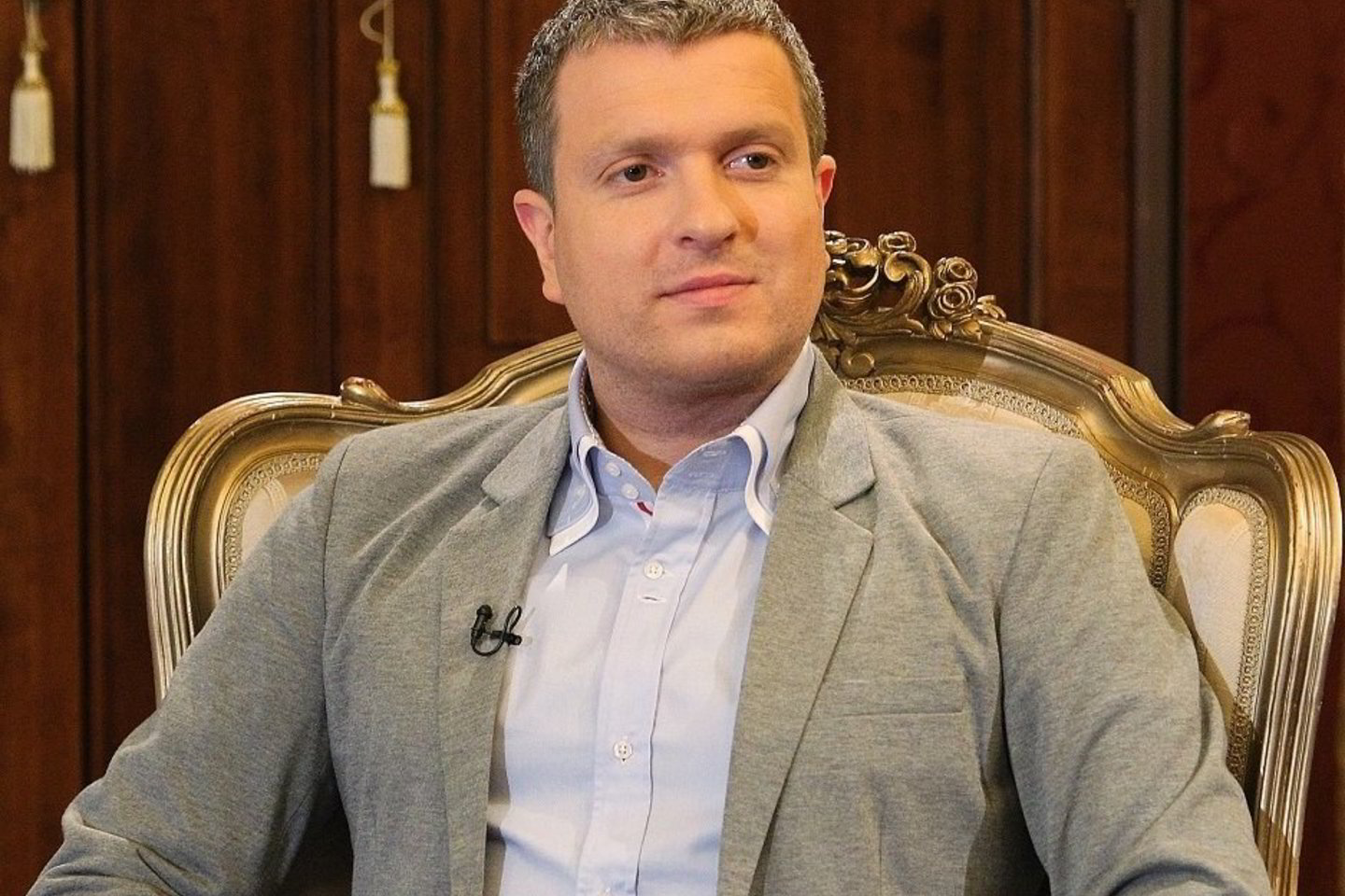 Naujosios TV3 daugiaserijinės šeimos dramos „Pamiršk mane“ titulinės dainos autorius – žinomas Lietuvos kompozitorius Deivydas Zvonkus. „Jau nuo vasaros pradžios mintyse ieškojau muzikos šiam serialui. Vos rasdavau laisvą minutę, tuoj kurdavau“, – šypsodamasis kalba D. Zvonkus.