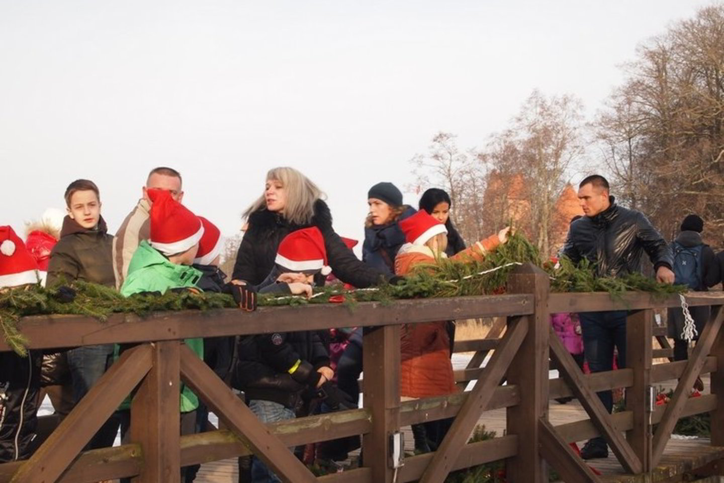Papuošus visus Trakų pilies tiltus ir išmatavus girliandą, jos ilgis buvo 366 metrai, o bendras girliandos svoris - 222 kg 860 g.