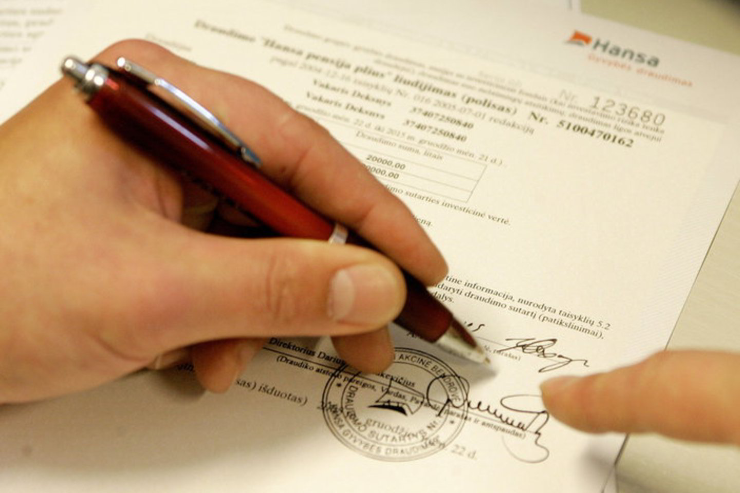 Atidžiai turėtų būti skaitomos ir sutartys dėl paskolų, nes bankų klientų, norinčių pirma laiko grąžinti paskolas, gali laukti nemaloni staigmena – pareiga sumokėti tam tikrą procentą nuo grąžinamos sumos.
