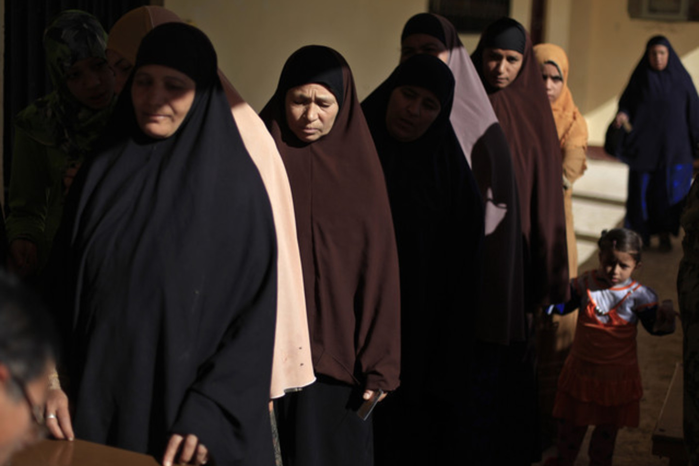 Šios žinutės išprovokavo įnirtingus debatus Saudo Arabijos socialiniuose tinkluose tarp T.al Hamado šalininkų ir priešininkų.