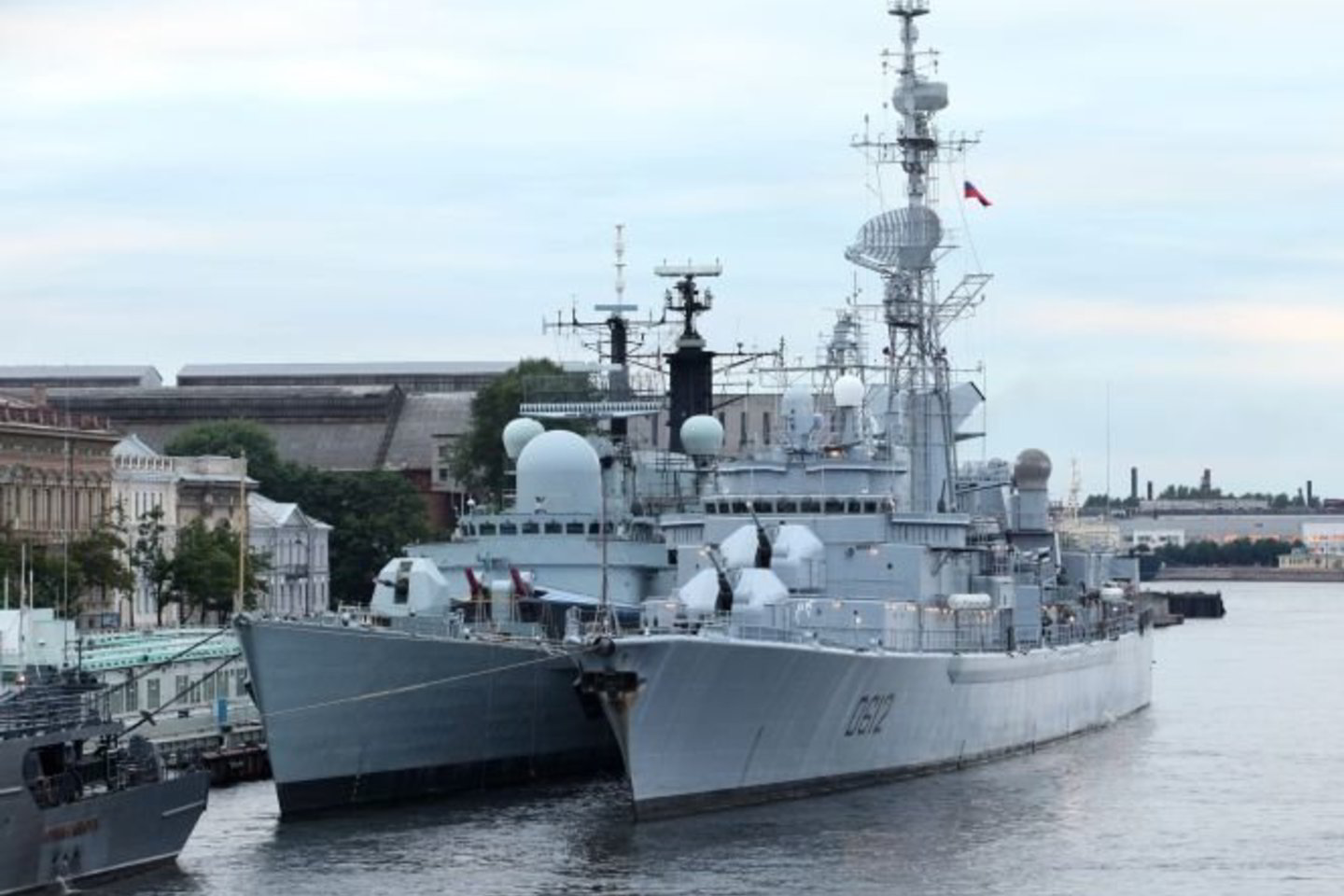 Rusija reguliariai rengia karinio jūrų laivyno pratybas, kuriose dalyvauja kelios flotilės.