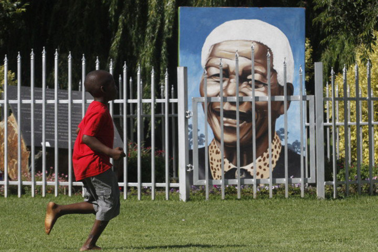 N. Mandela 1994 metais tapo pirmuoju juodaodžiu PAR prezidentu.