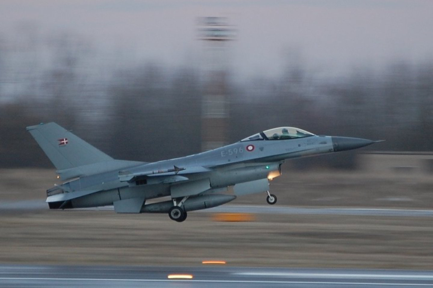 Danijos karinės pajėgos keturių mėnesių budėjimui skiria kontingentą iš šalies Skrydstrupo aviacijos bazės.