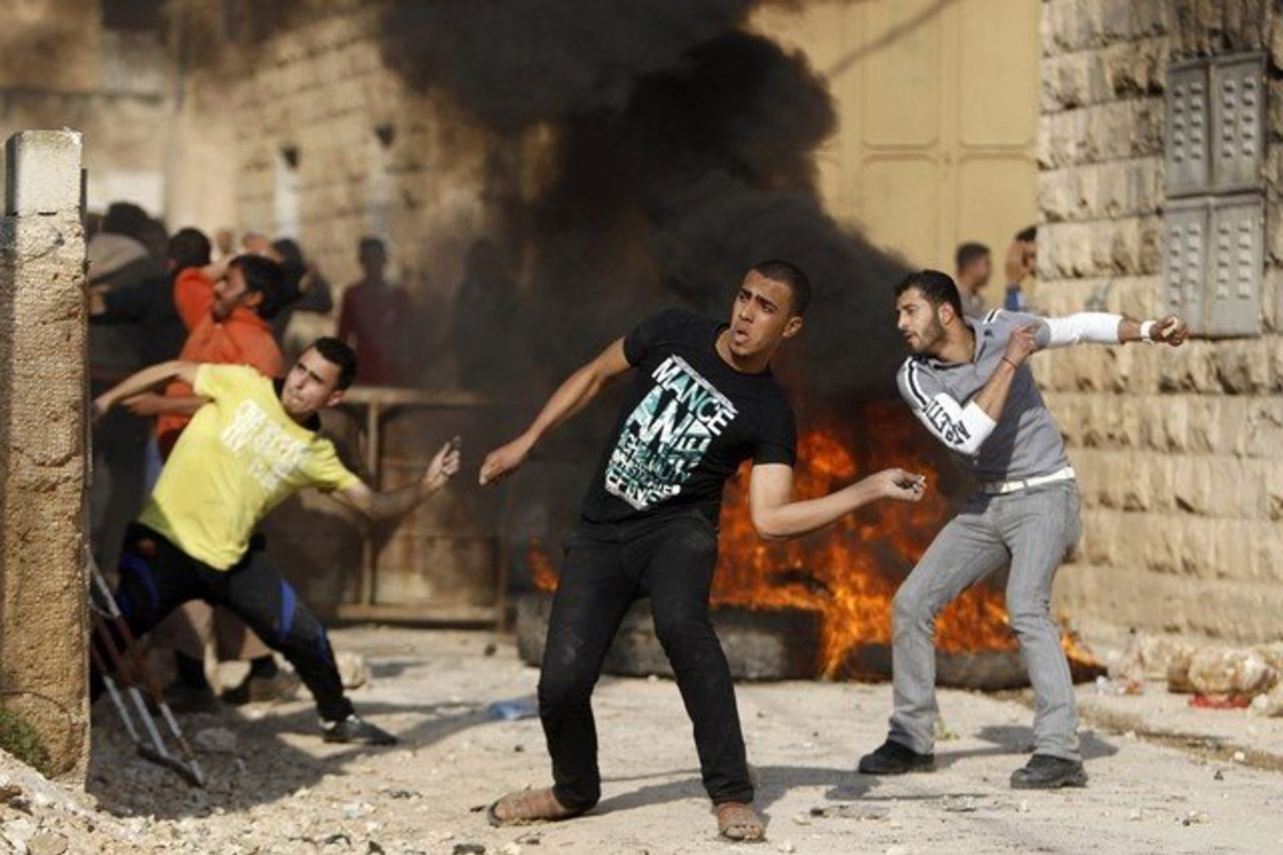 "Demaskavus” Izraelio kariškius, palestiniečiai ėmė mėtyti į juos akmenis.
