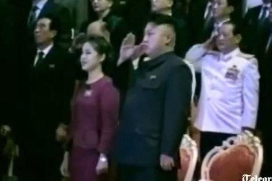 Šiaurės Korėjos vadovo žmona jau pagimdė? (video)