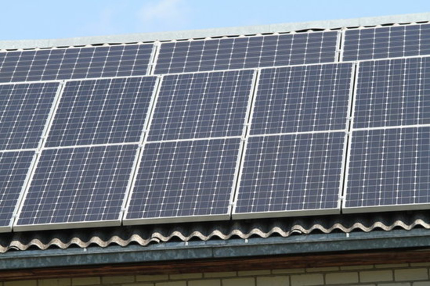 Jei kiekvienas saulės jėgainių statytojų noras virstų tikrove, už saulės energiją per metus papildomai mokėtume 76-89 mln. litų.