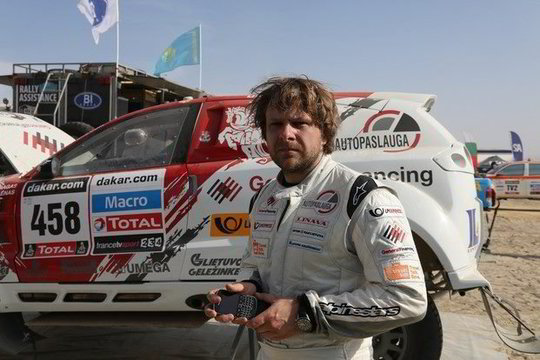 Dakaro ralis. B. Vanagas: „Sekmadienį startuojame greičiausių vairuotojų grupėje“ (video)