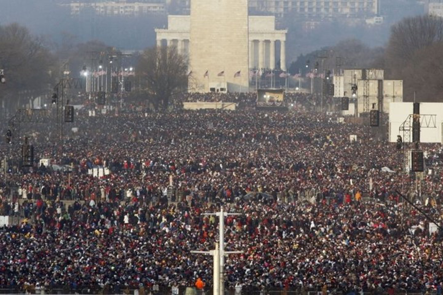 2009 metų sausį į Vašingtoną per B. Obamos inauguraciją suplūdo net 2 mln. žmonių. Šiemet jų bus gerokai mažiau.