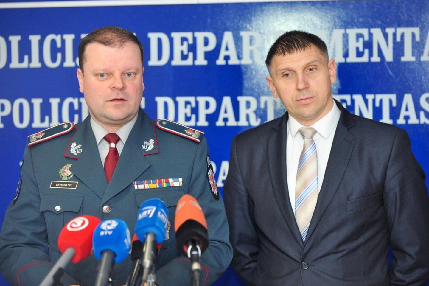 S. Skvernelis (kairėje) ir A. Roginskis teigė, kad Agurkinių ir Šiaulių pareigūnų sulaikymo operacijos nėra susijusios.<br>T. Bauras
