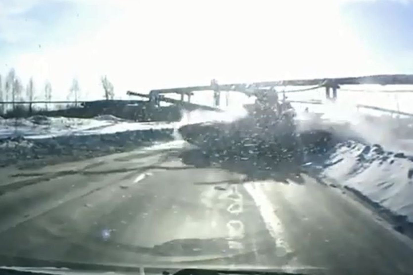 Korporacija „Uralvagonzavod“, kuriai priklauso tankas, tvirtina, kad tankas nepažeidė jokių eismo taisyklių.