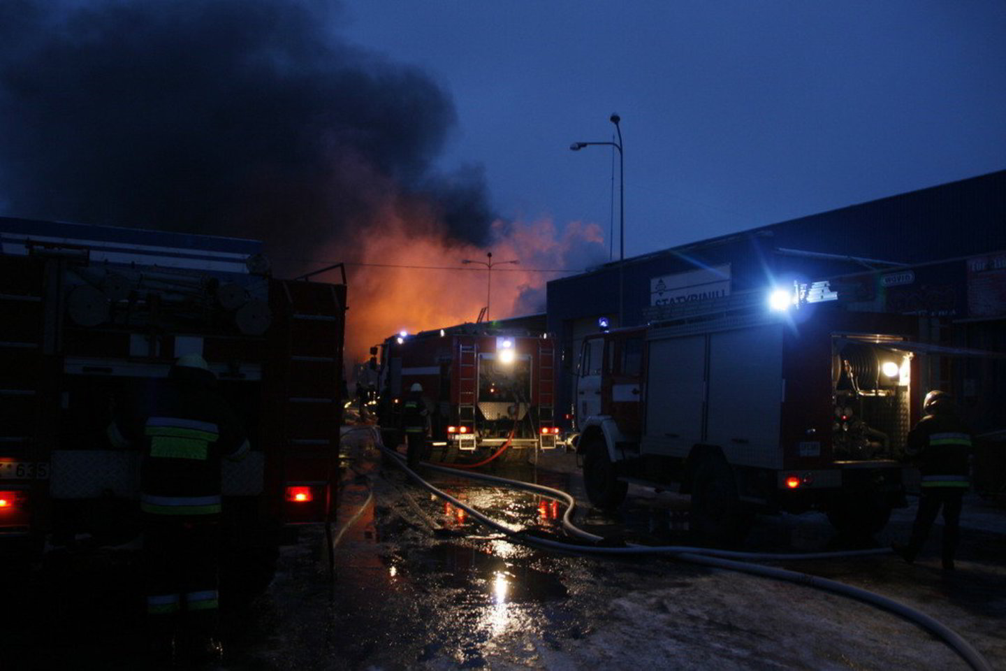 Pernai gruodžio 10-ąją bendrovėje "Srava" kilęs gaisras nuoniokojo įmonės pastatus ir sunaikino dalį prekių.