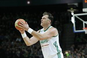 A. Sabonis „Žalgirio“ ir CSKA legendų mūšyje įrodė savo vertę, mačas baigėsi lygiosiomis (video)