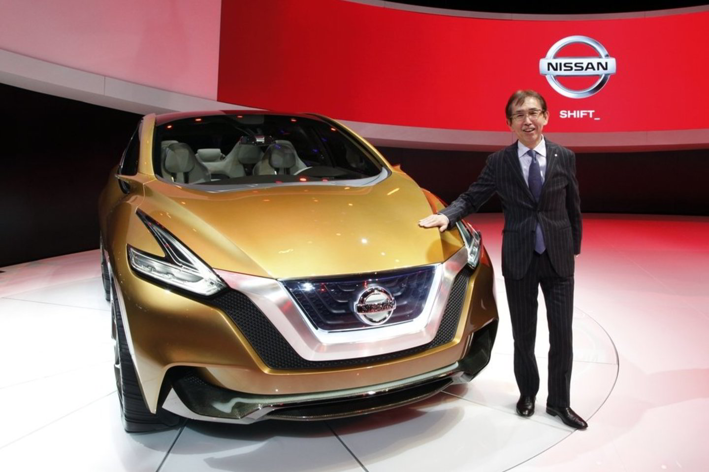 „Nissan“ nusivylė elektromobilių pardavimais. Tačiau bendrovė tikisi, kad Detroite už dizainą apdovanotas "Nissan Resonance" padės pasiekti gerų rezultatų.