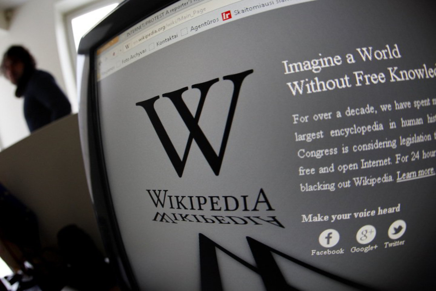 Interneto enciklopedija „Wikipedia“ siekia, kad iki 2015 metų ja naudotųsi milijardas mobiliųjų telefonų vartotojų.<br>V. Balkūnas