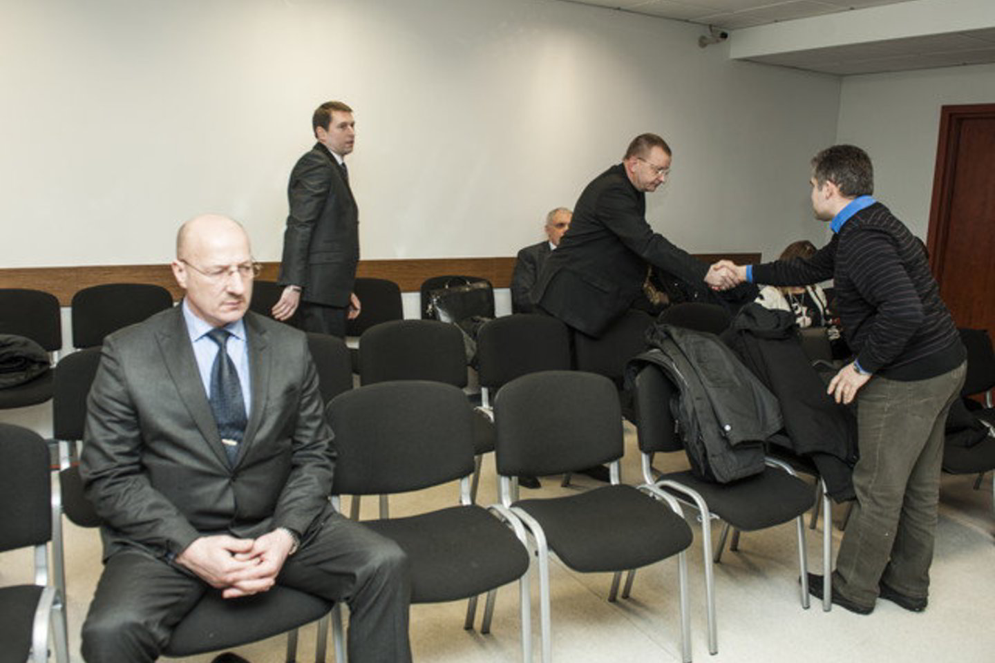 Teismas tęsia penkių buvusių ir esamų policijos pareigūnų baudžiamosios bylos nagrinėjimą.