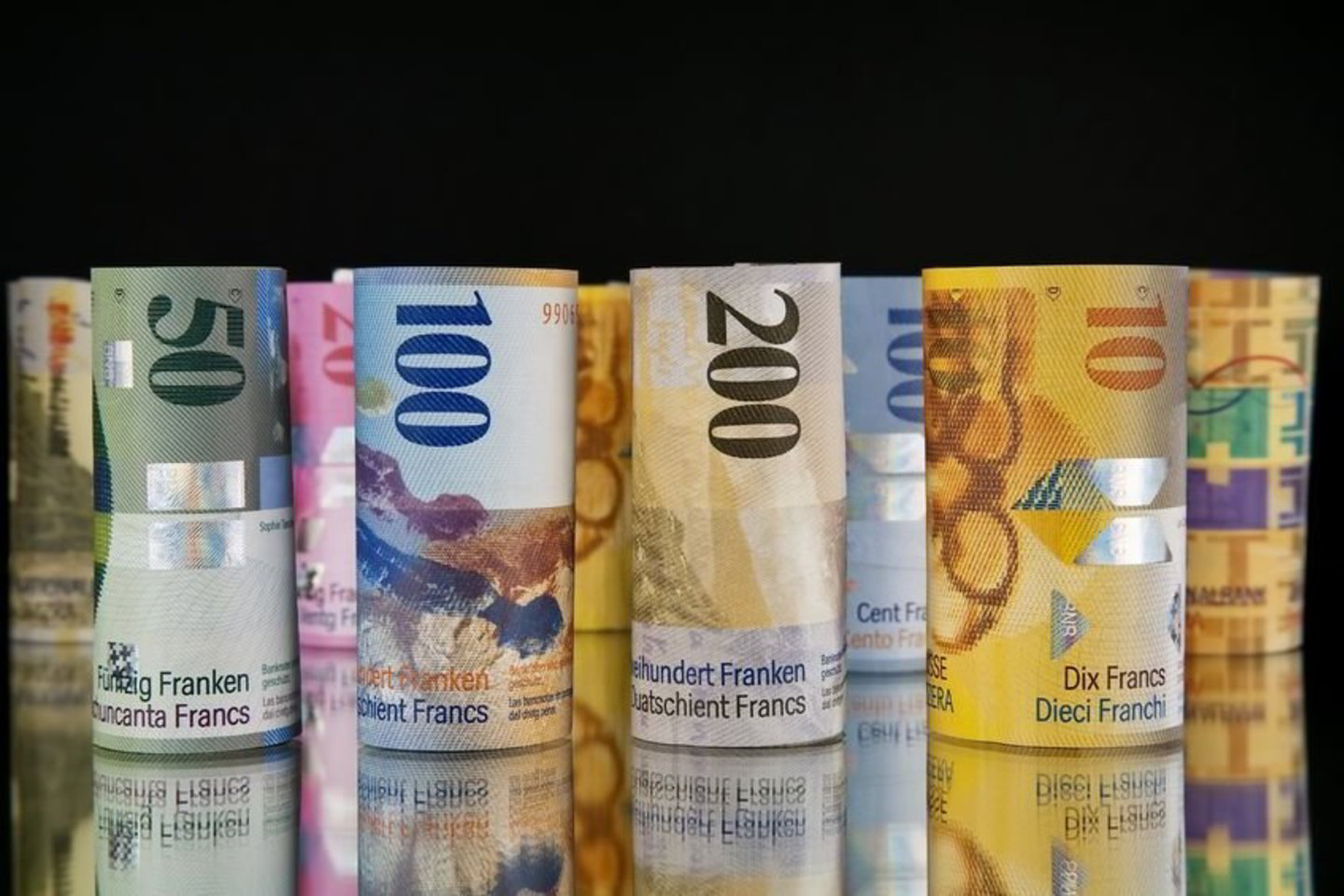 Daugiausia nuostolių sukėlė praėjusiais metais bankui skirta 1,5 mlrd. bauda dėl LIBOR tarpbankinių palūkanų skandalo.