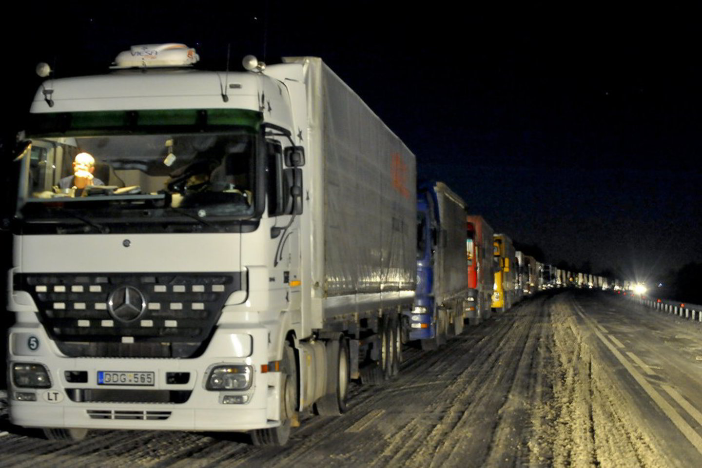 Transporto bendrovės vėluoja atsiskaityti, o jų turto areštų skaičius auga.