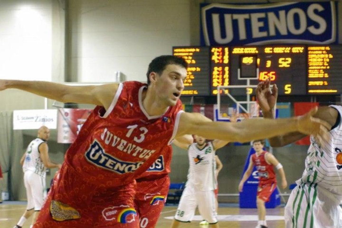 Utenos „Juventus“ komanda svečiuose 86:85 (16:26, 34:15, 26:11, 10:33) įveikė Pasvalio „Pieno žvaigždes“.