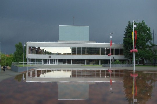 J. Miltinio dramos teatro intriga persikelia į sostinę?