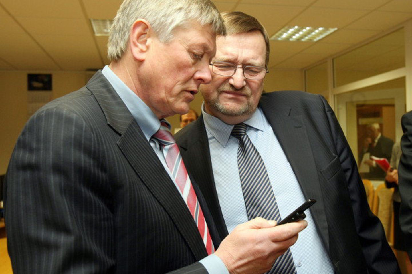 Į Seimą vėl išrinktas A. Paulauskas kol kas naudoja asmeninį mobilųjį telefoną, nes į jam skirtą tarnybinį vis dar aktyviai skambina buvusio Seimo nario draugai.