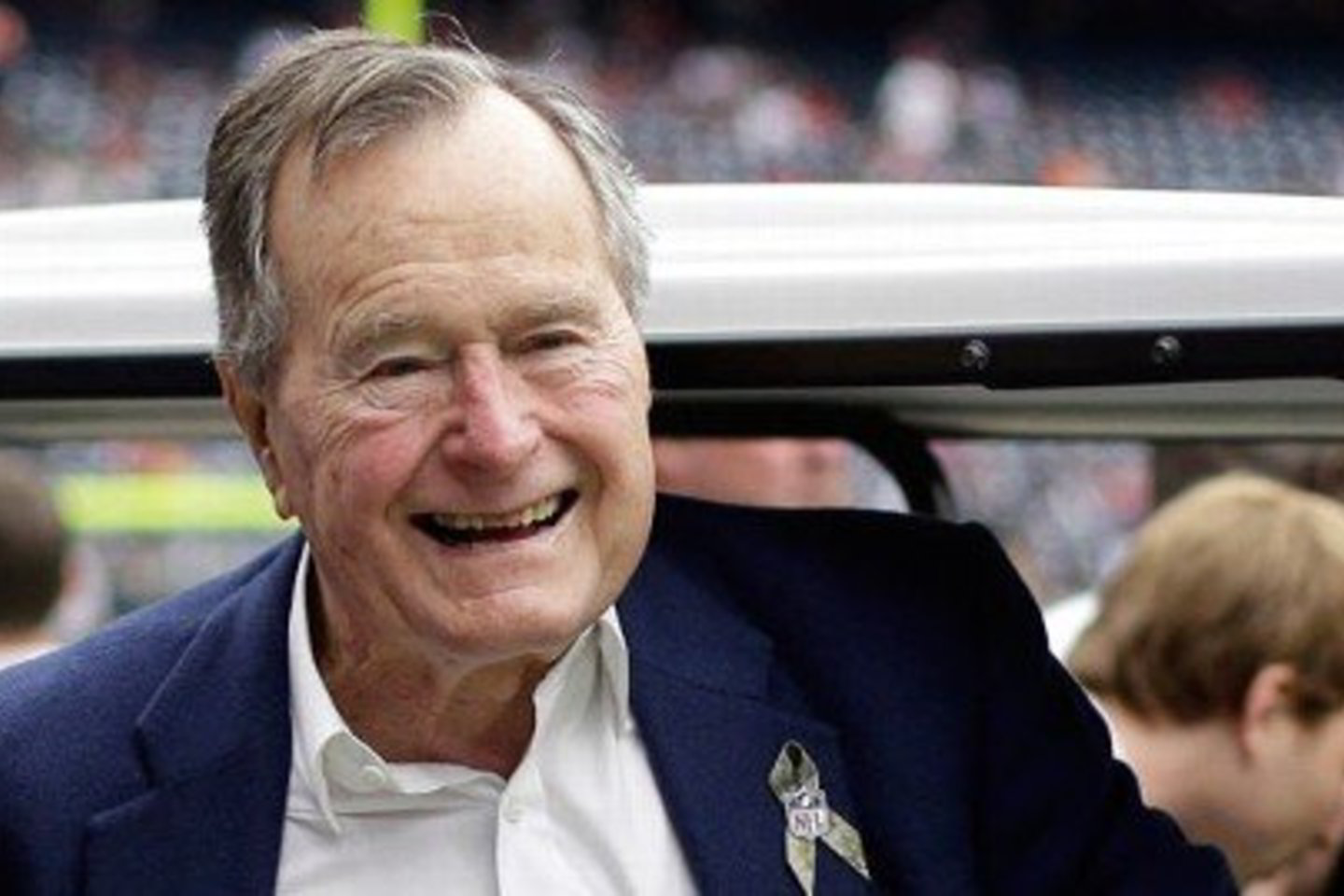 G. H. W. Bushas sausio 14 dieną buvo išrašytas iš ligoninės, kur praleido septynias savaites dėl su bronchitu susijusio kosulio.