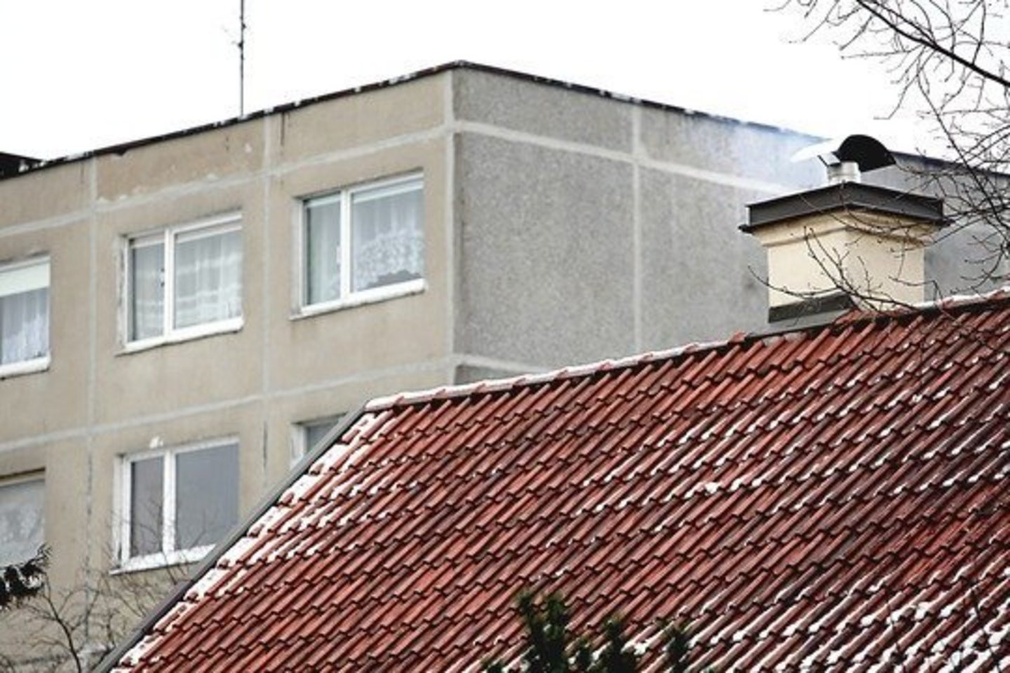 Kalvarijų gatvės daugiabučių gyventojai dėl kelių kaimynystėje esančių trobų, šaltuoju metų laiku teršiančių orą, jau ne kartą skundėsi savivaldybei.