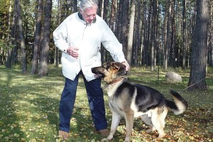 Šuo - galingųjų įvaizdžio dalis ar tikra meilė?