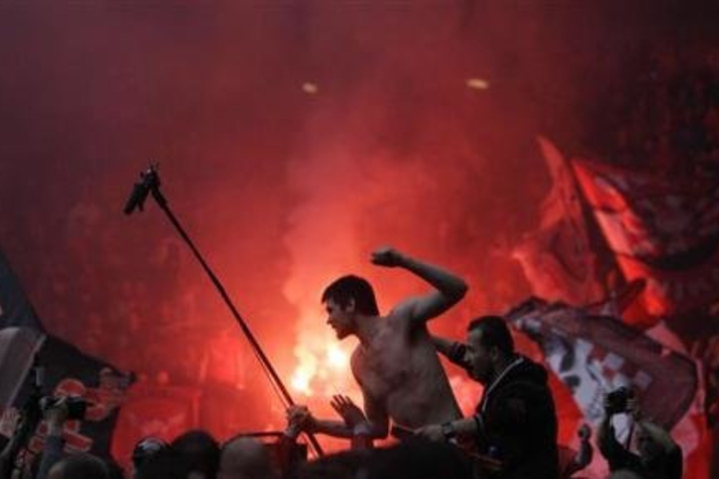 Rungtynių metu sirgaliai nevaldė emocijų.
